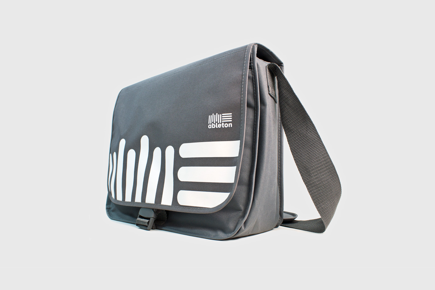 steffenharmuth.com_work_ableton_padded_bag