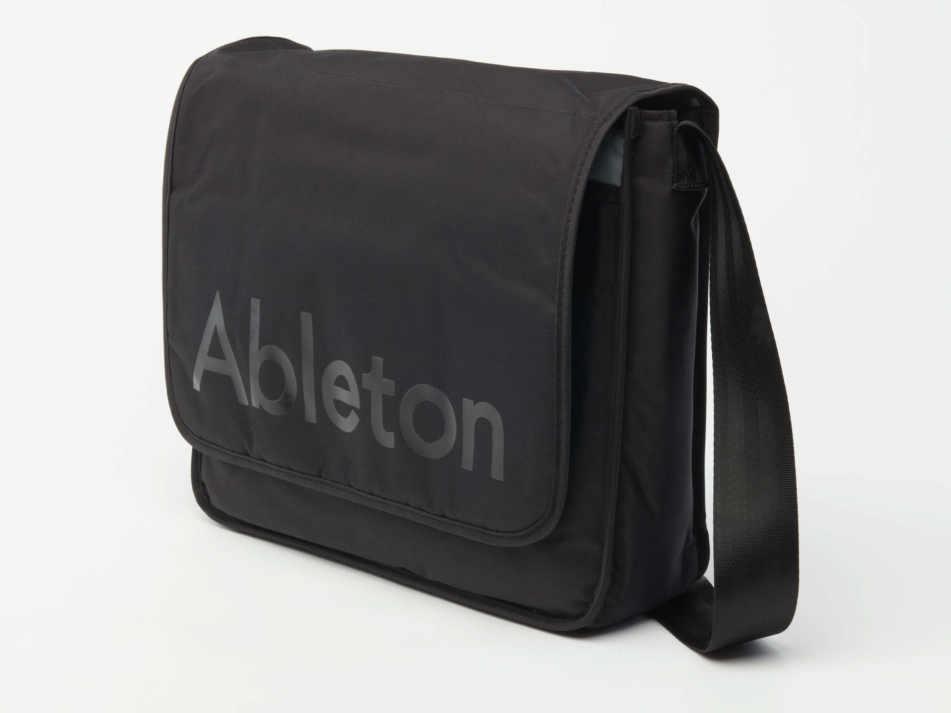 steffenharmuth.com_work_ableton_padded_bag